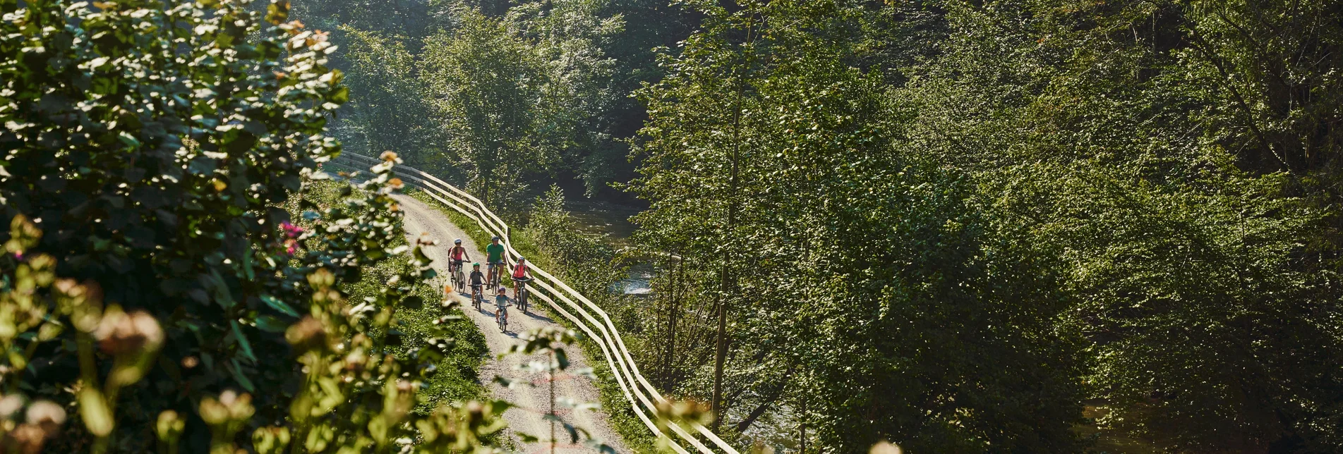 Family cycling in the Stubenbergklamm | © Oststeiermark Tourismus | Lang-Bichl - RKP