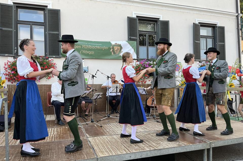 Volkstanzgruppe auf der Bühne | © Marktgemeinde Gratwein-Straßengel